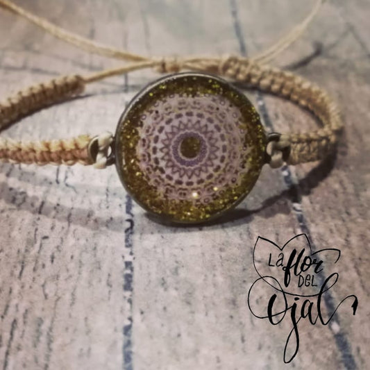 Pulsera tejida café claro con mandala