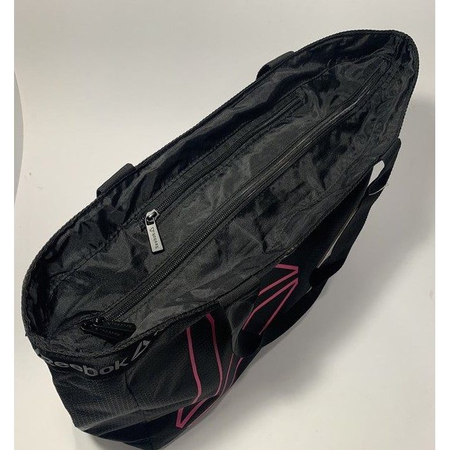 Bolsa Deportiva Reebok, resistente al agua.